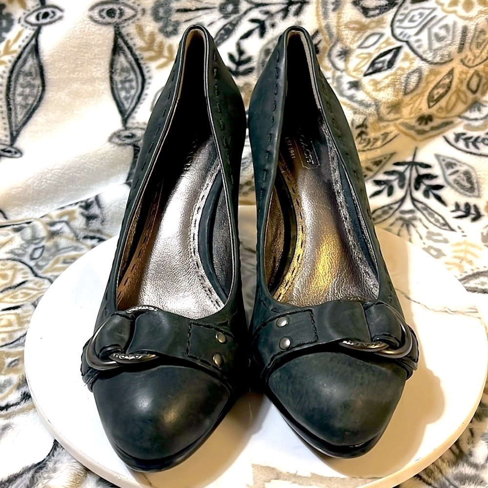 Coach Dinah Black Gray Leather Pumps Heels Buckle WhipStitch Women’s Size 8 B - Picture 2 of 14
